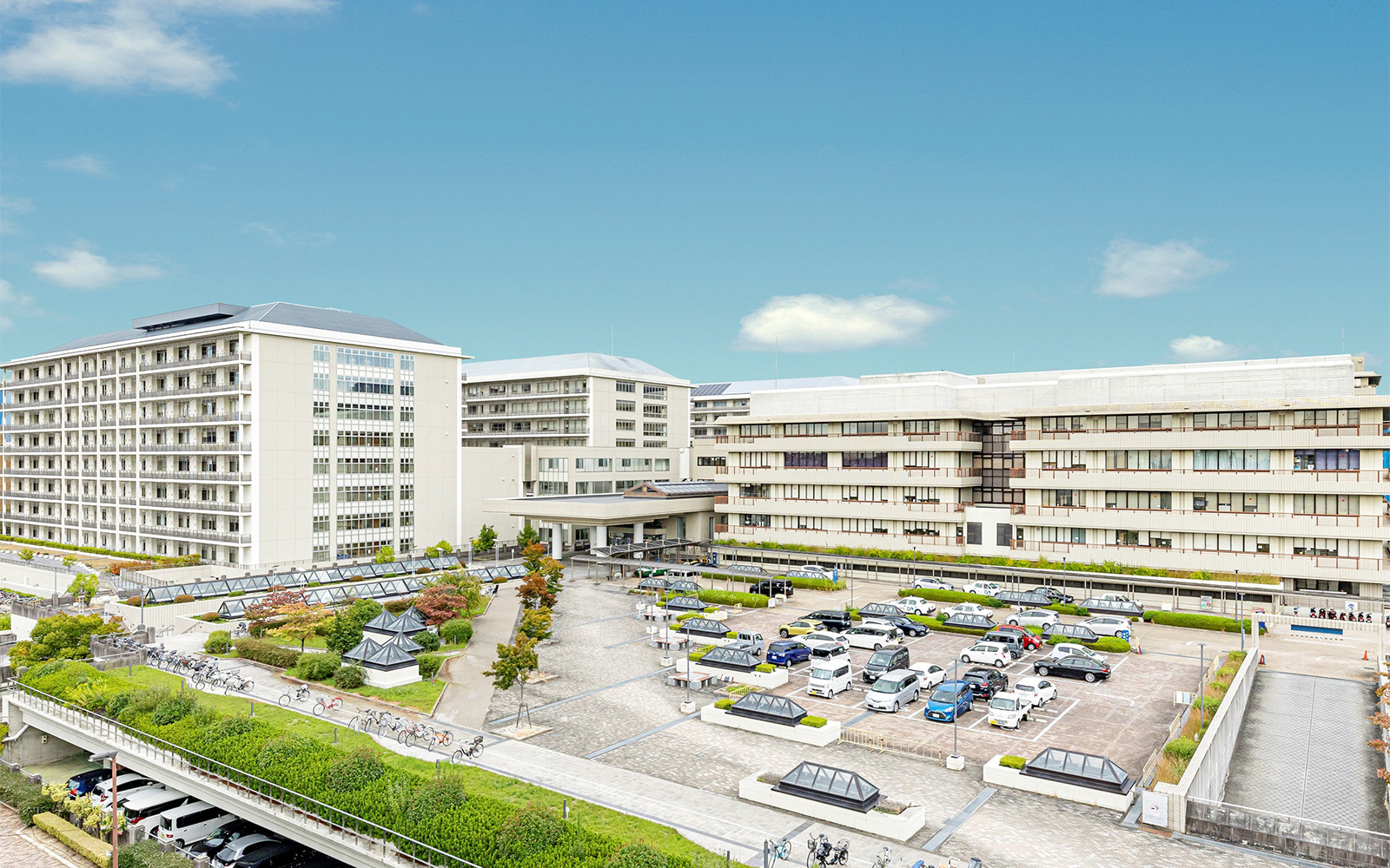 一般財団法人 和進会 京都大学医学部附属病院外観